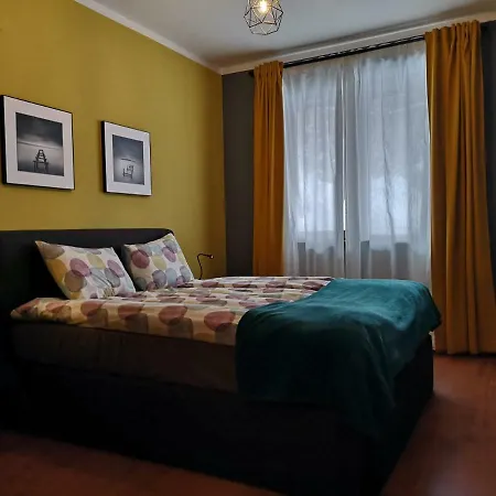 Cozy One Bedroom Near Gondola Ii Apartman