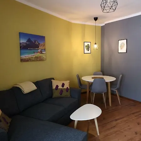 Cozy One Bedroom Near Gondola Ii